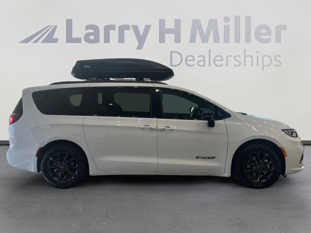 2025 Chrysler Pacifica Select - Photo 6