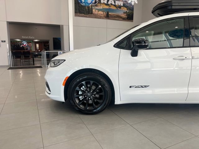 2025 Chrysler Pacifica Select - Photo 9