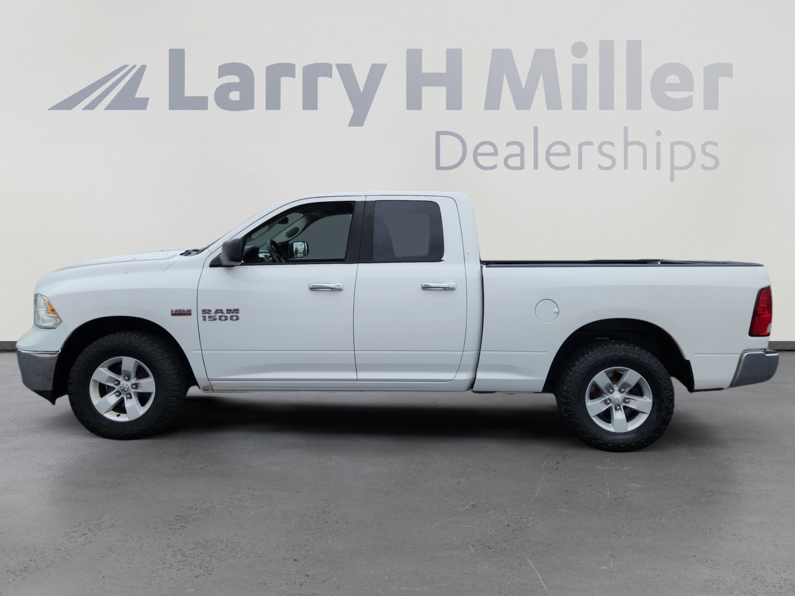 2016 Ram 1500 SLT photo 2
