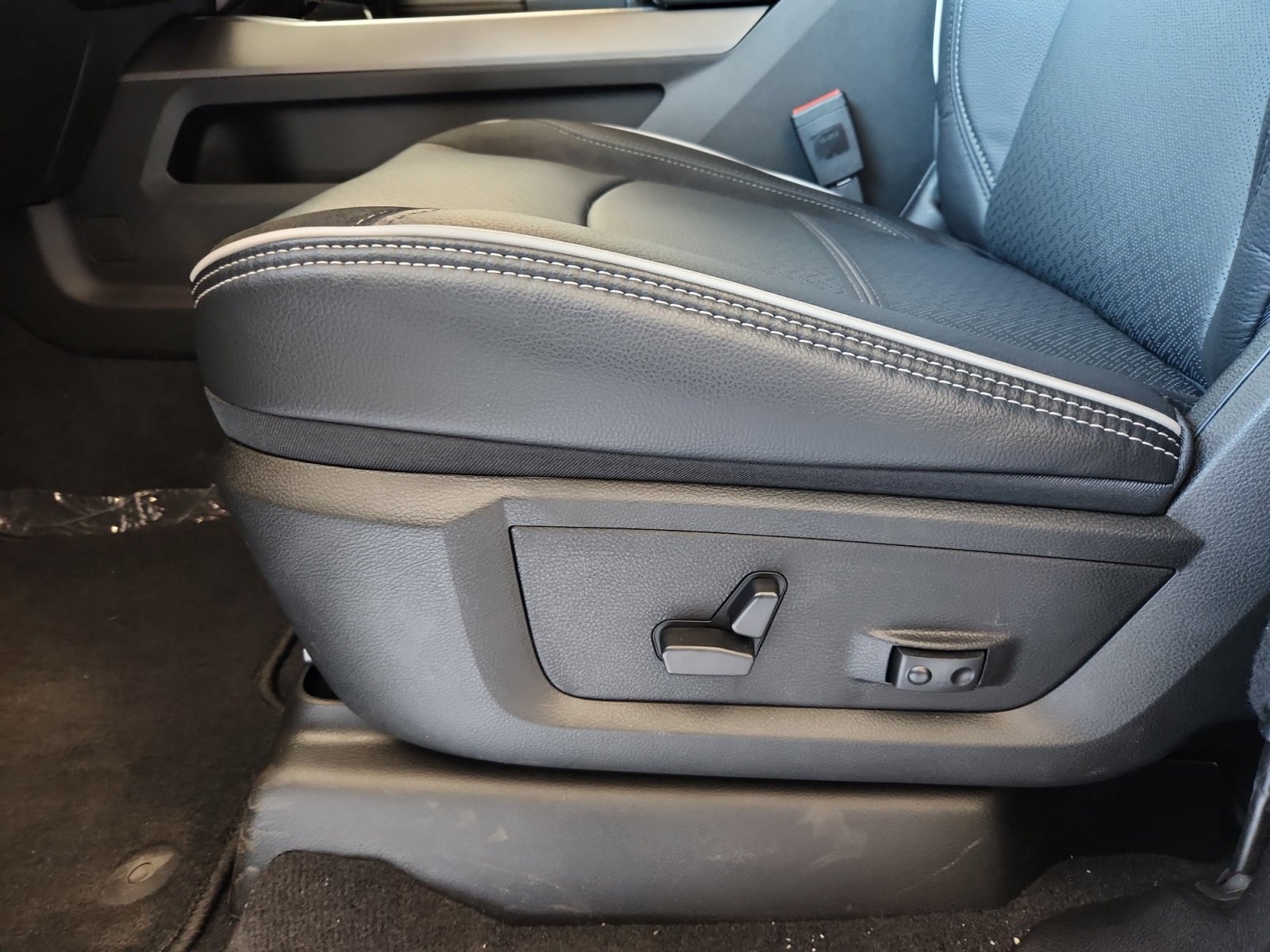 2025 RAM 2500 Laramie - Photo 14