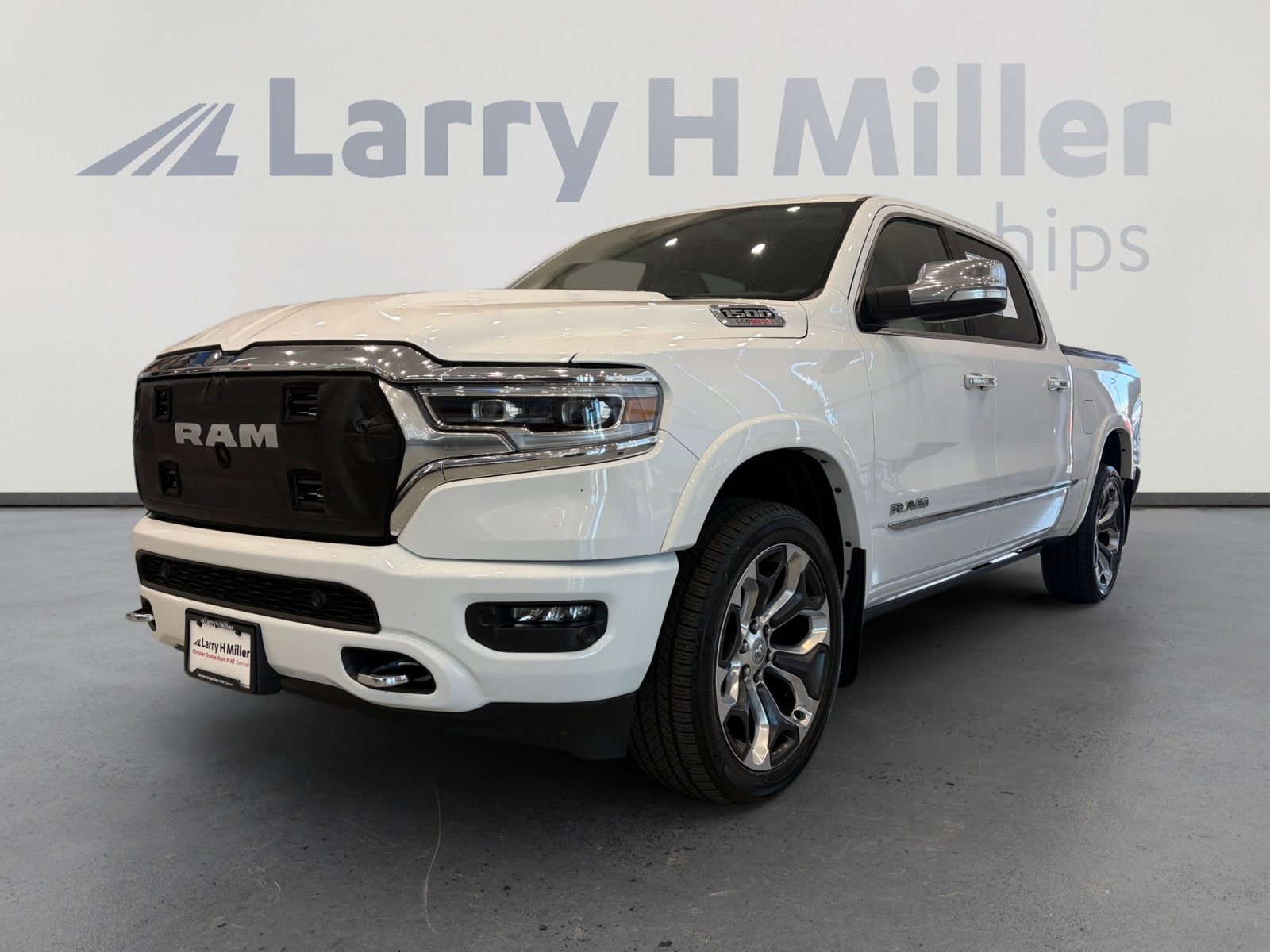 2022 RAM 1500 Limited 4x4 Crew Cab 5'7's photo