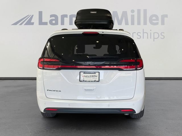 2025 Chrysler Pacifica Select - Photo 4