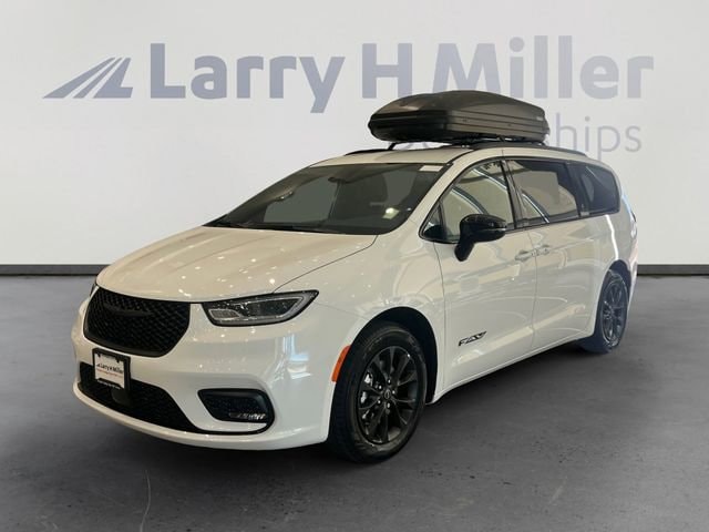 2025 Chrysler Pacifica Select's photo