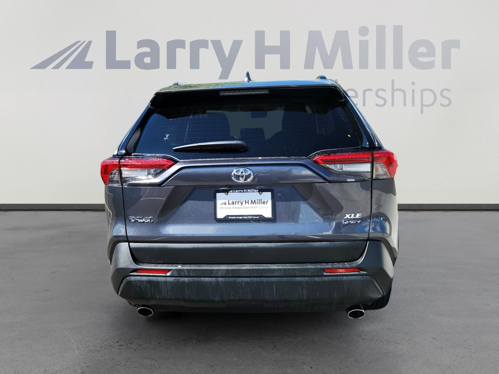 2025 Toyota RAV4 Hybrid XLE photo 4