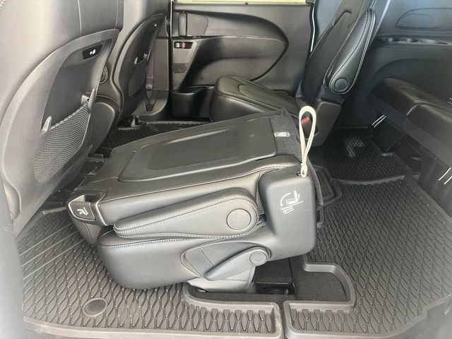 2025 Chrysler Pacifica Select - Photo 21