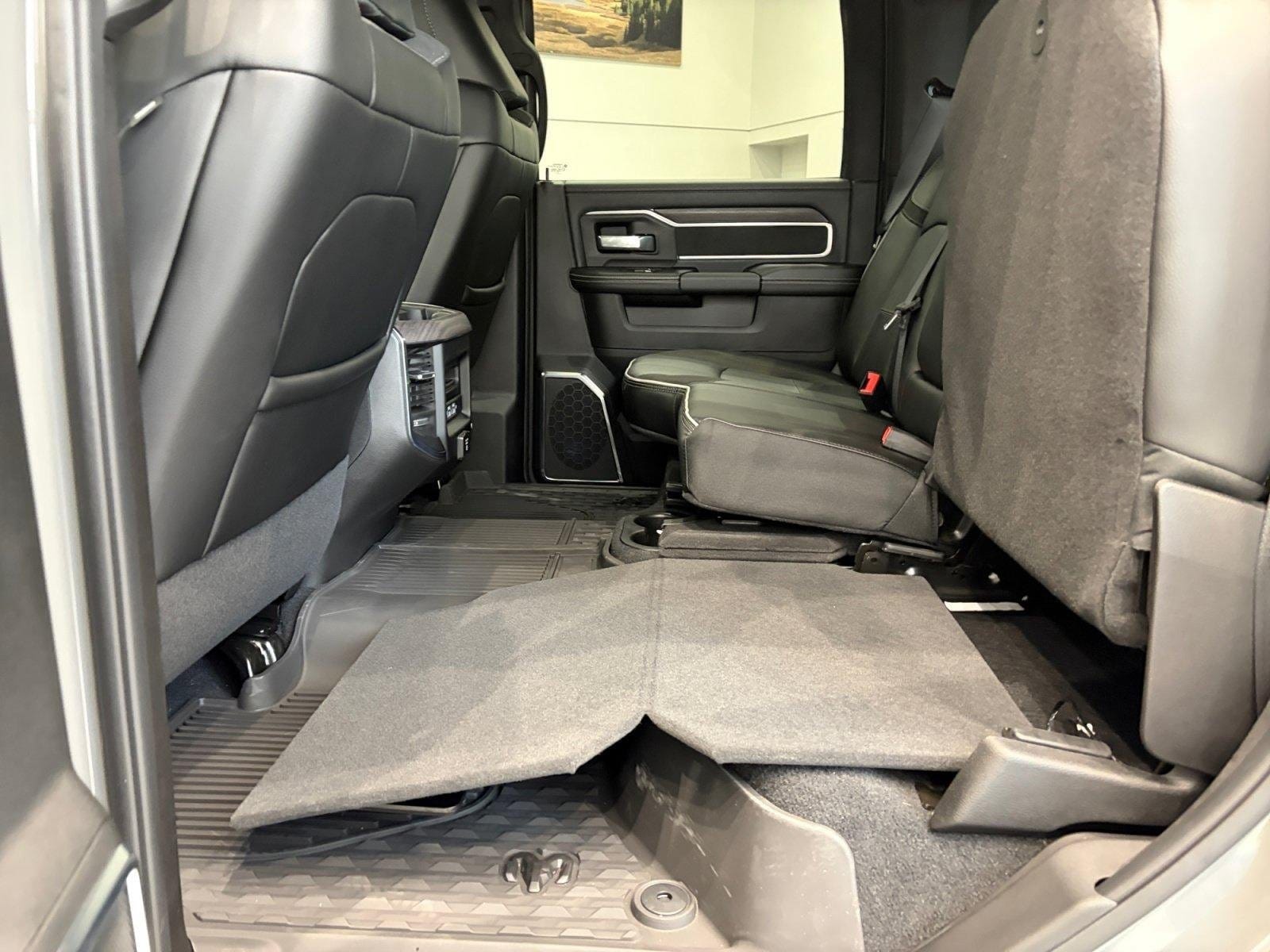 2026 RAM 3500 Laramie - Photo 34