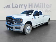 2026 Ram 3500 TRADESMAN CREW CAB 4X4 8' BOX Pickup
