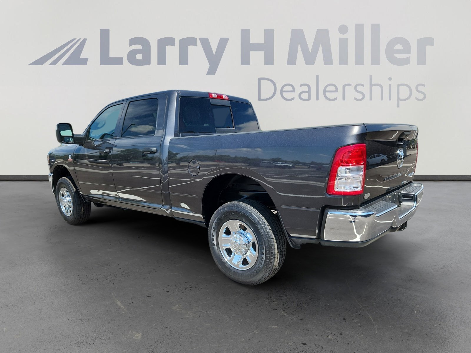 2024 Ram 2500 Tradesman photo 3