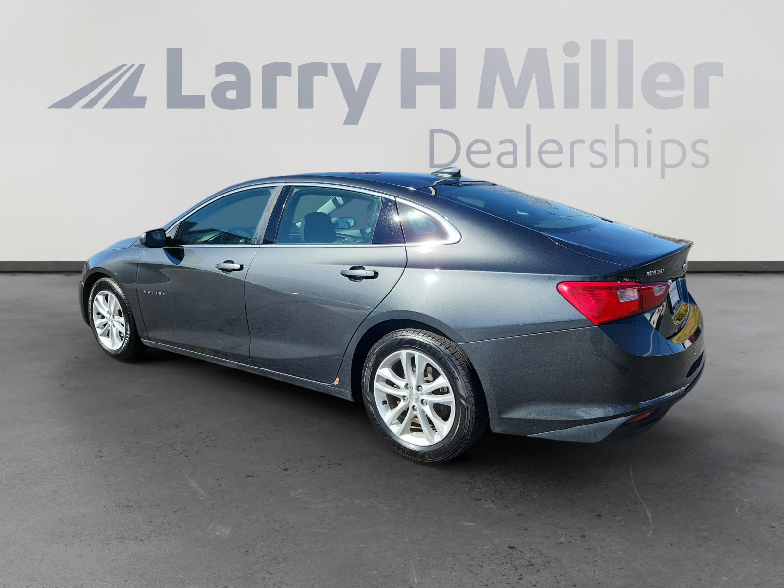 2017 Chevrolet Malibu 1LT photo 3