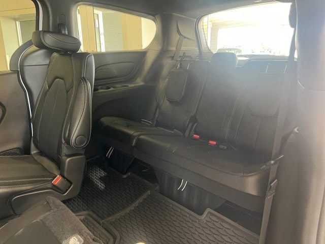 2025 Chrysler Pacifica Select - Photo 18