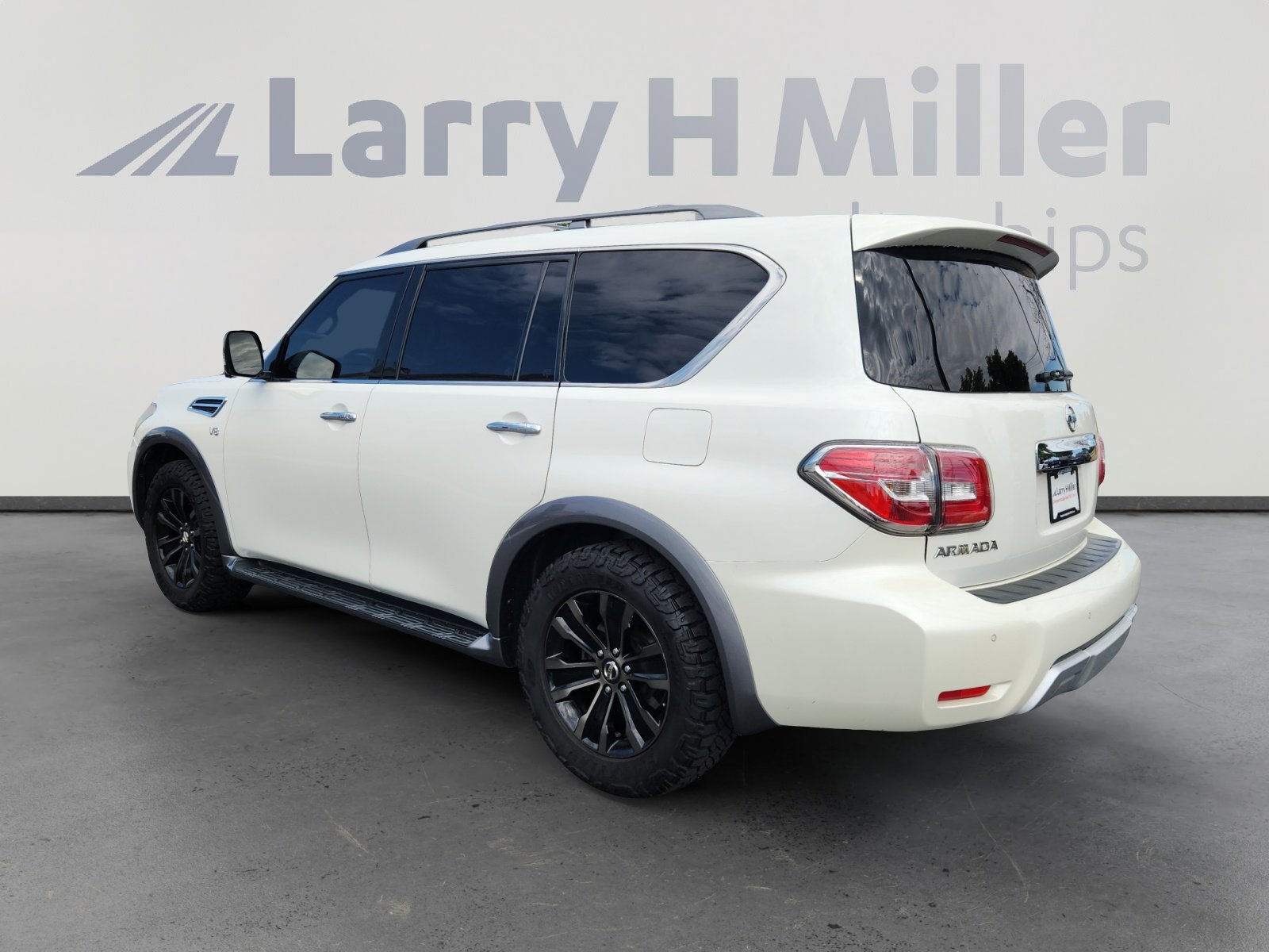 2018 Nissan Armada Platinum photo 2