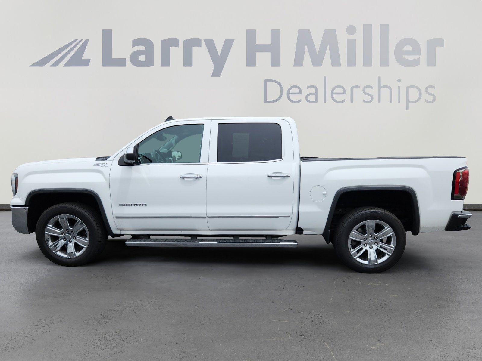 Used 2018 GMC Sierra 1500 SLT with VIN 3GTU2NEC6JG313790 for sale in Aurora, CO