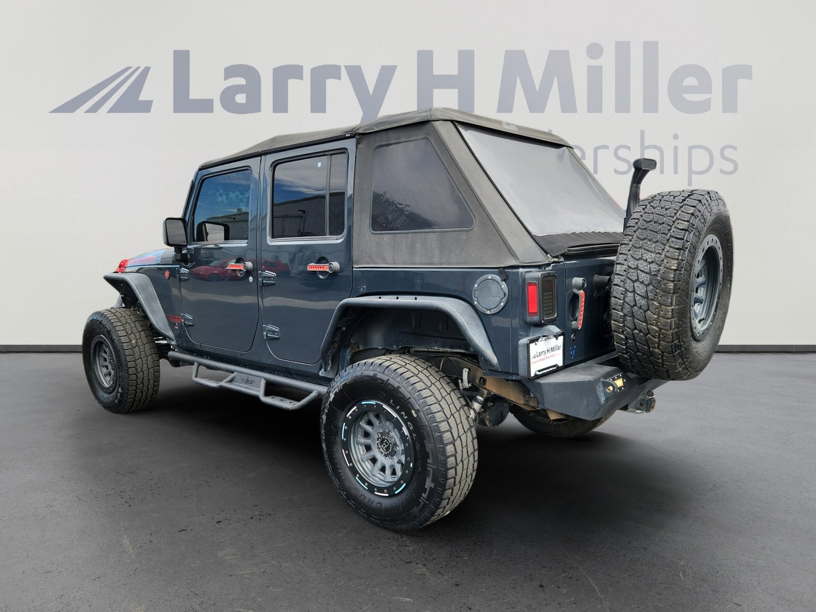 2017 Jeep Wrangler Unlimited Sport Big Bear photo 3