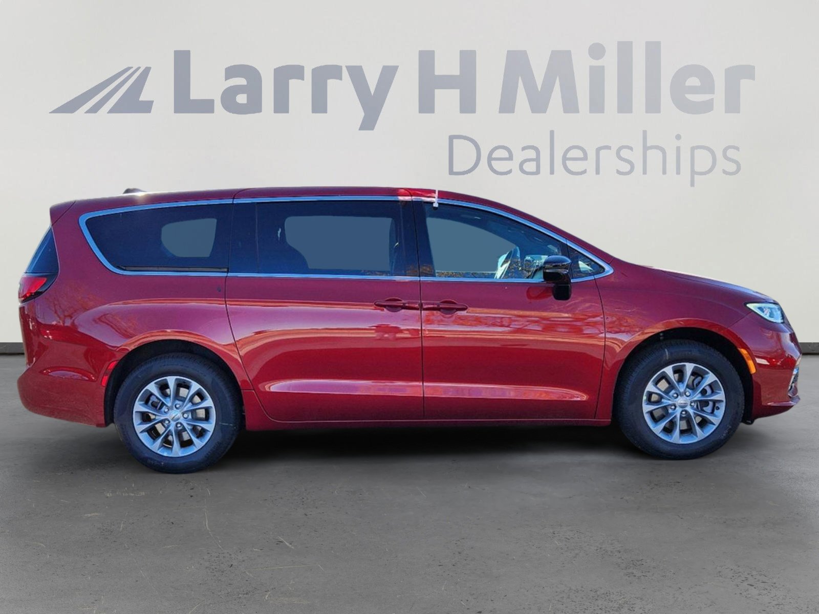 2025 Chrysler Pacifica photo 4