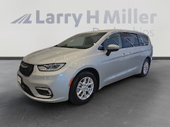 New 2023 Chrysler Pacifica Touring L Van Passenger Van Denver, CO