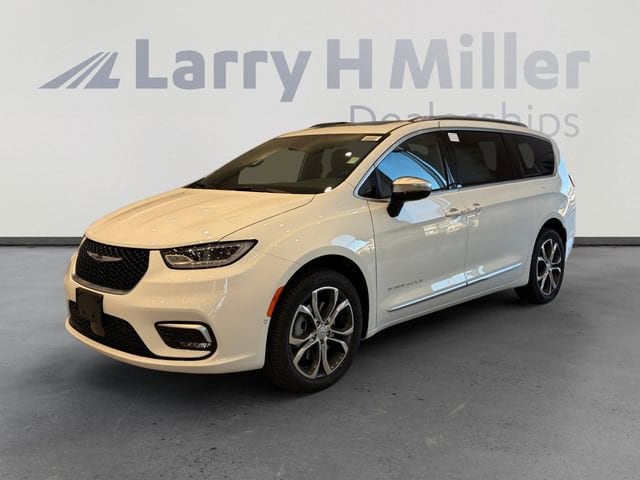 2026 Chrysler Pacifica Pinnacle AWD's photo