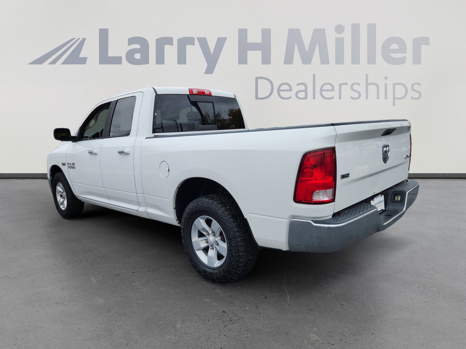 2016 Ram 1500 SLT photo 3