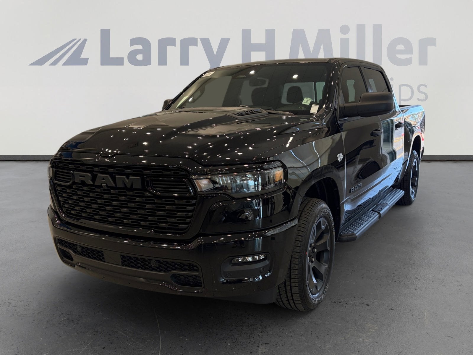 2026 RAM 1500 Express 4x4 Crew Cab 5'7's photo