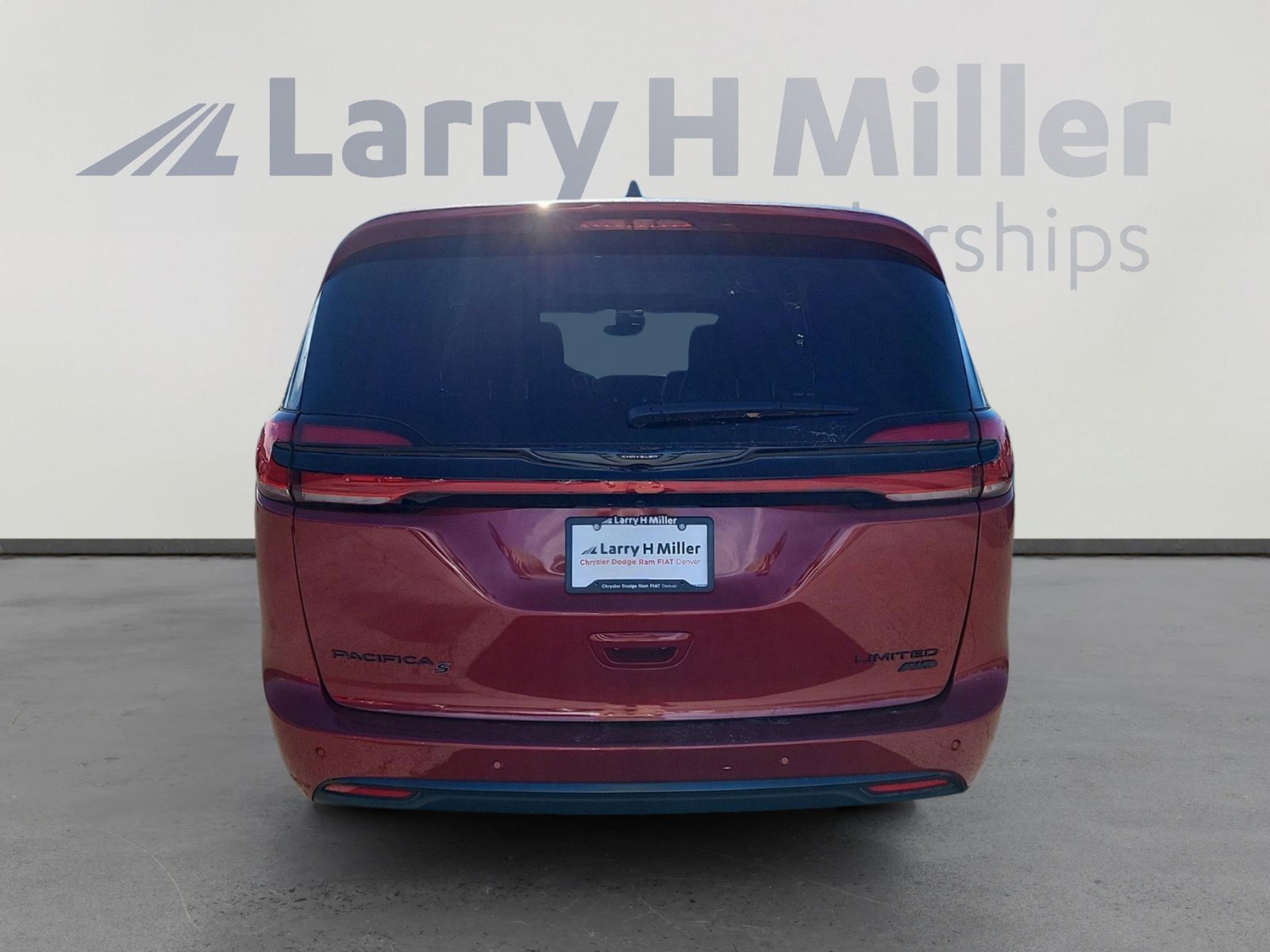 2025 Chrysler Pacifica Limited photo 3