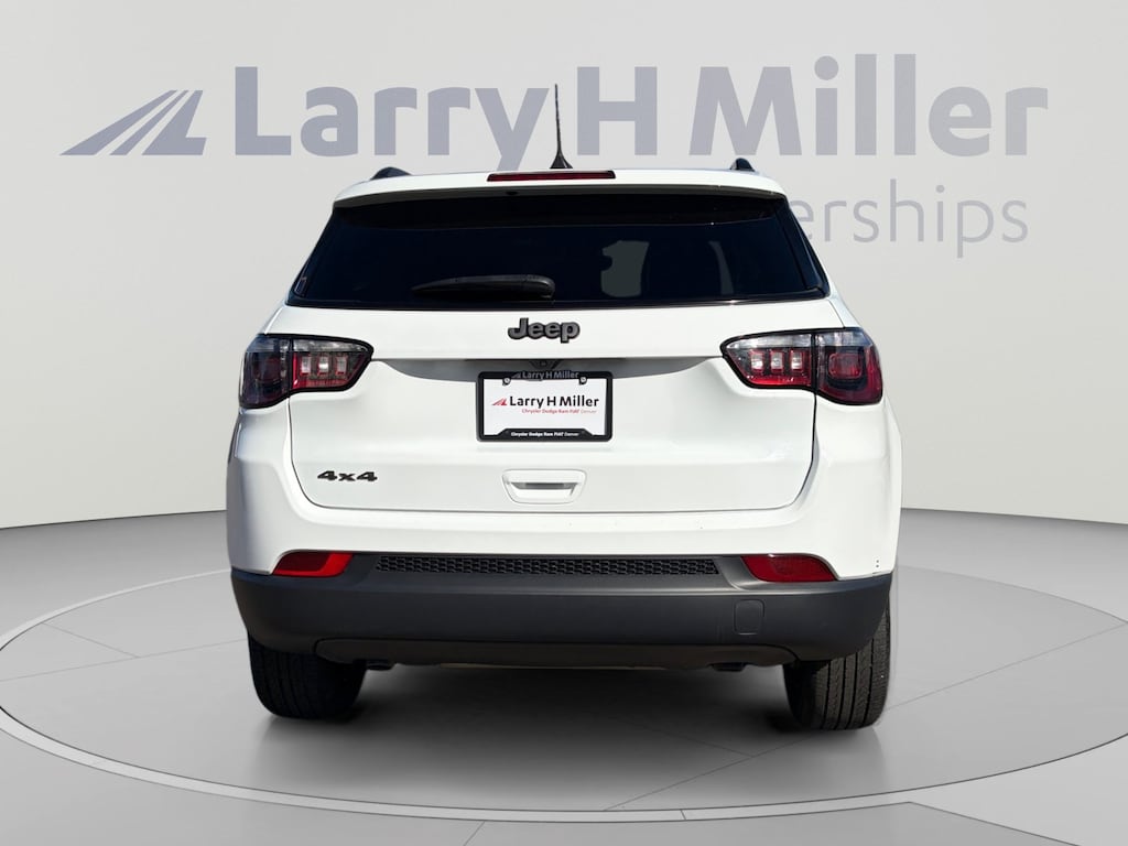 Used 2025 Jeep Compass Latitude SUV