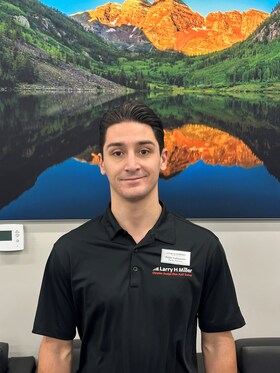 Staff member Peter Catsounis from ID_e0b2e83fa21e