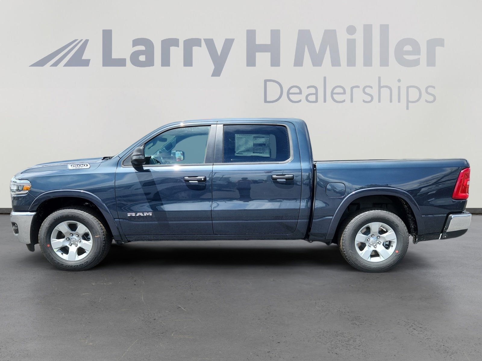 2025 Ram 1500 Big Horn photo 2