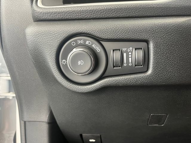 2025 Chrysler Pacifica Select - Photo 24