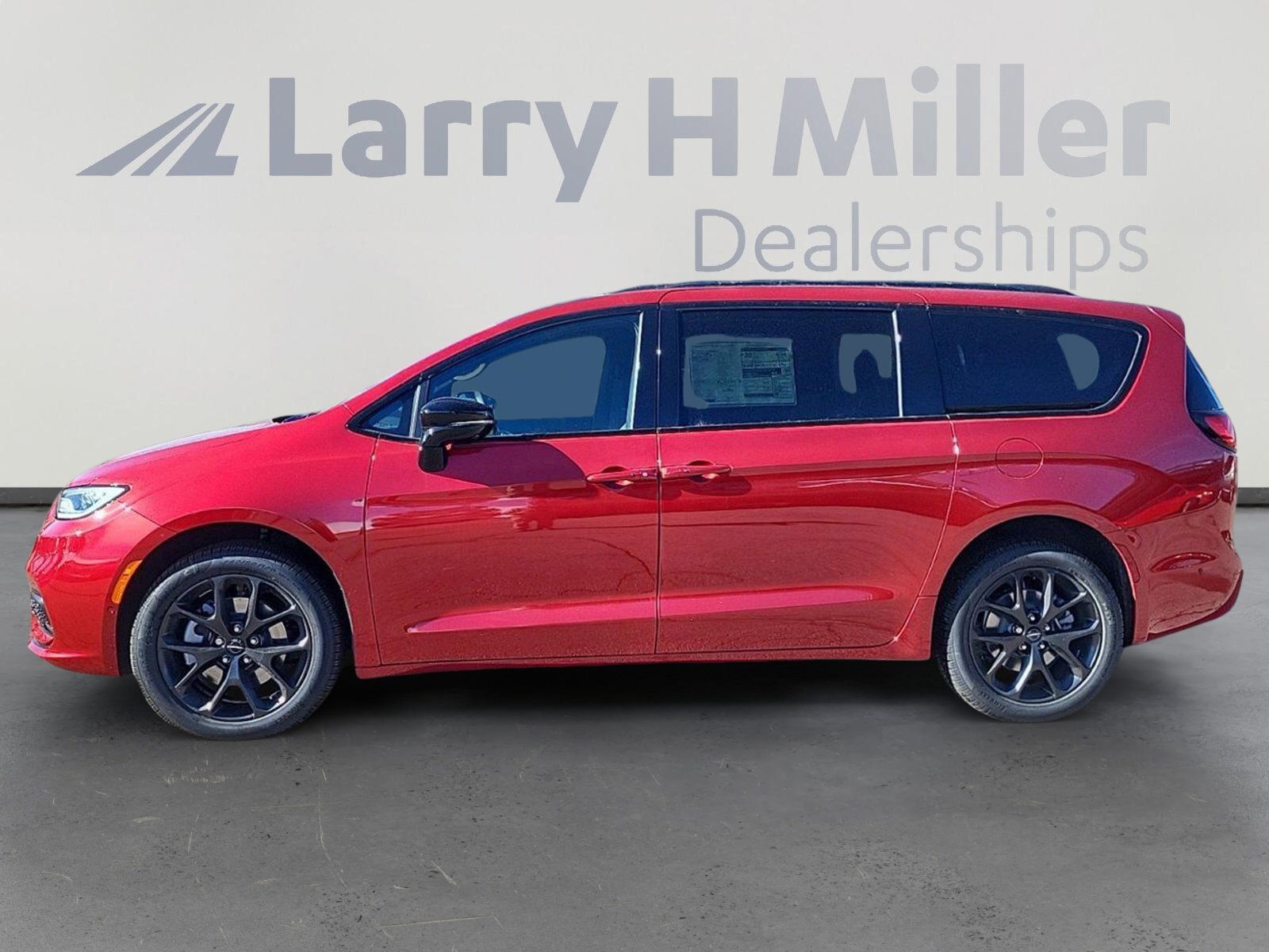 2025 Chrysler Pacifica Limited photo 2