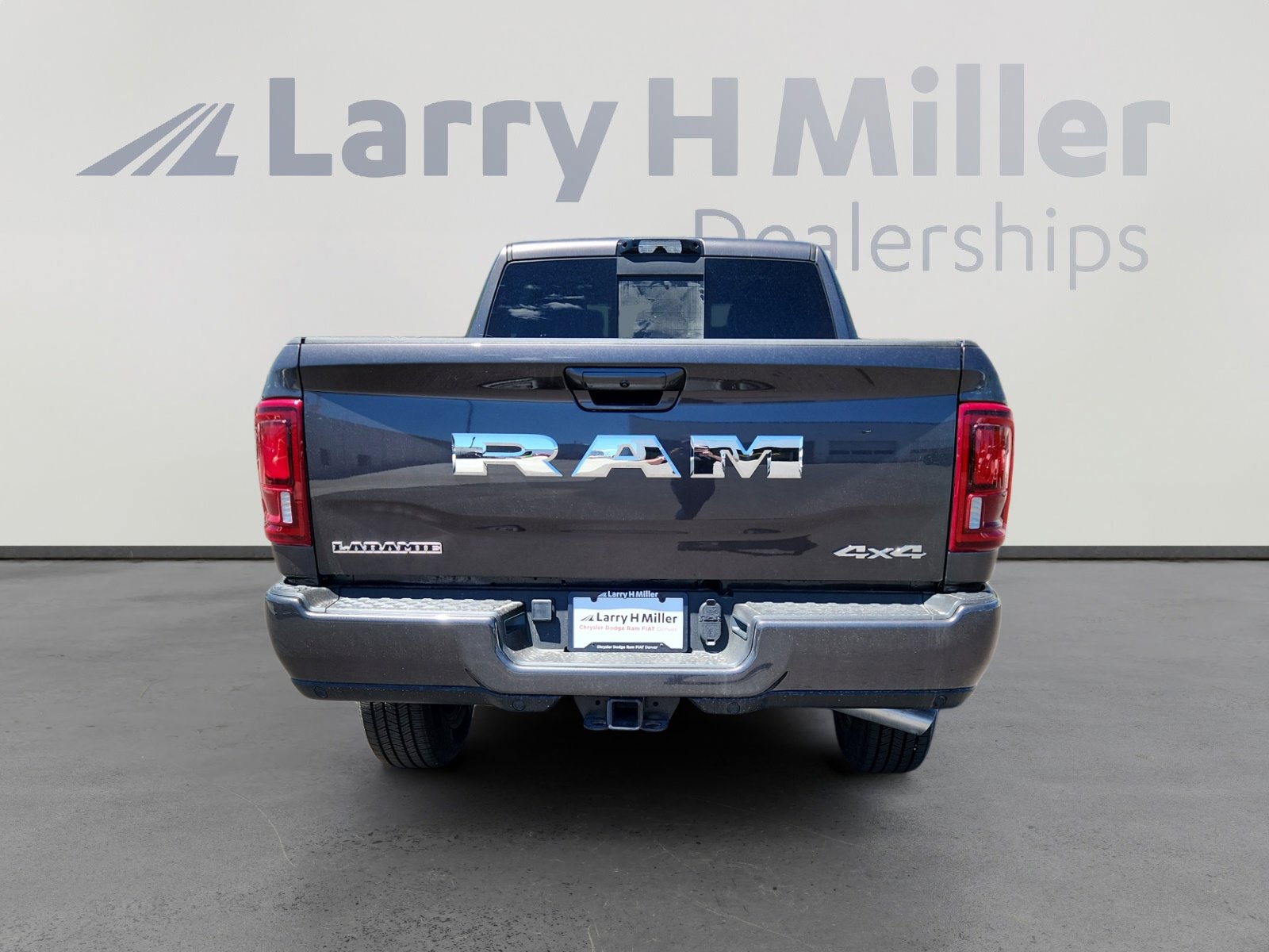 2025 Ram 3500 Laramie photo 4