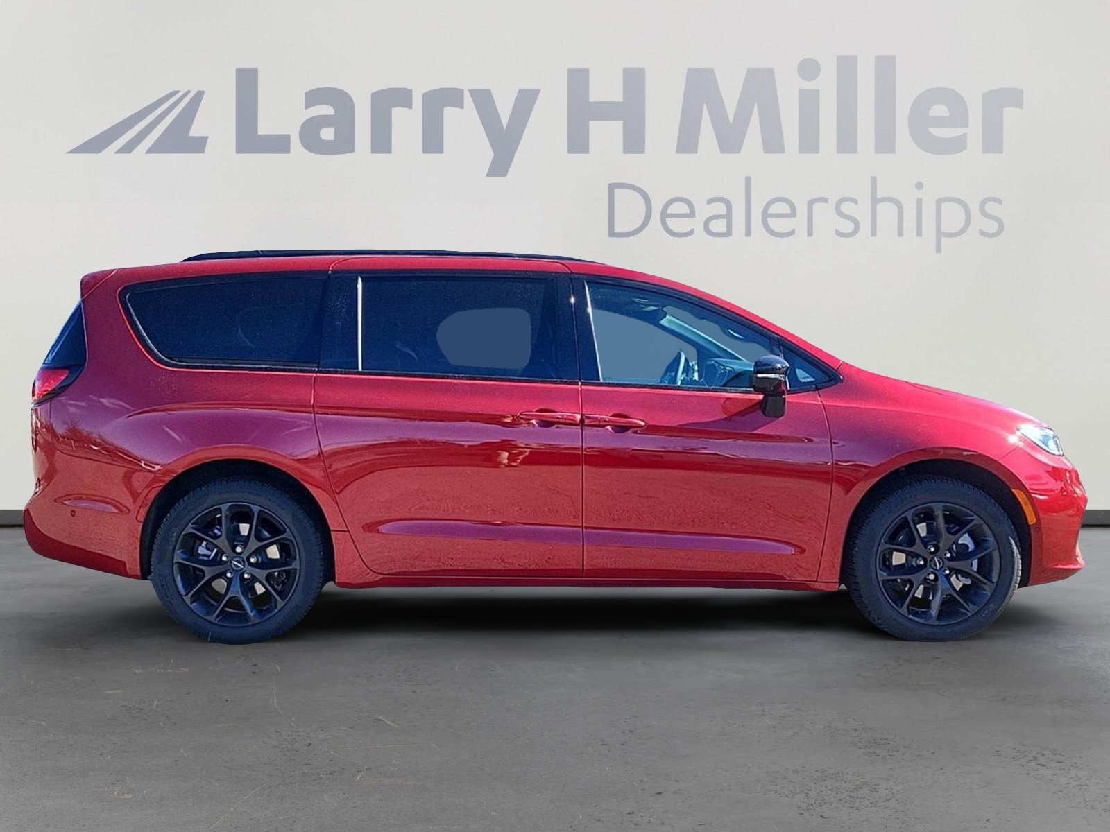 2025 Chrysler Pacifica Limited photo 4