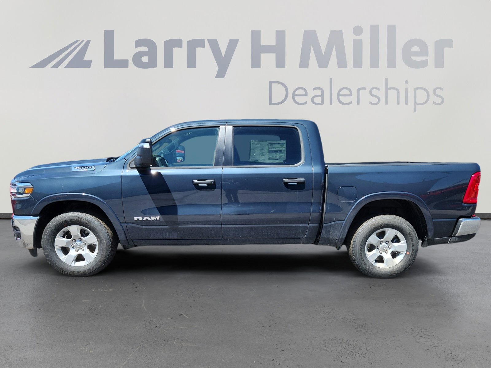 2025 Ram 1500 Big Horn photo 2