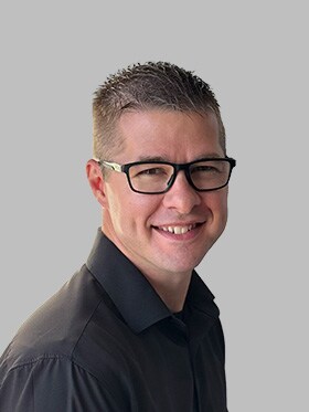 Staff member Jason Nouzovsky from ID_3412402448f1