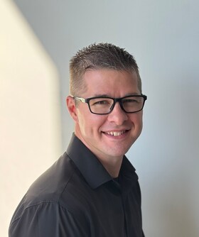 Staff member Jason Nouzovsky from ID_3412402448f1