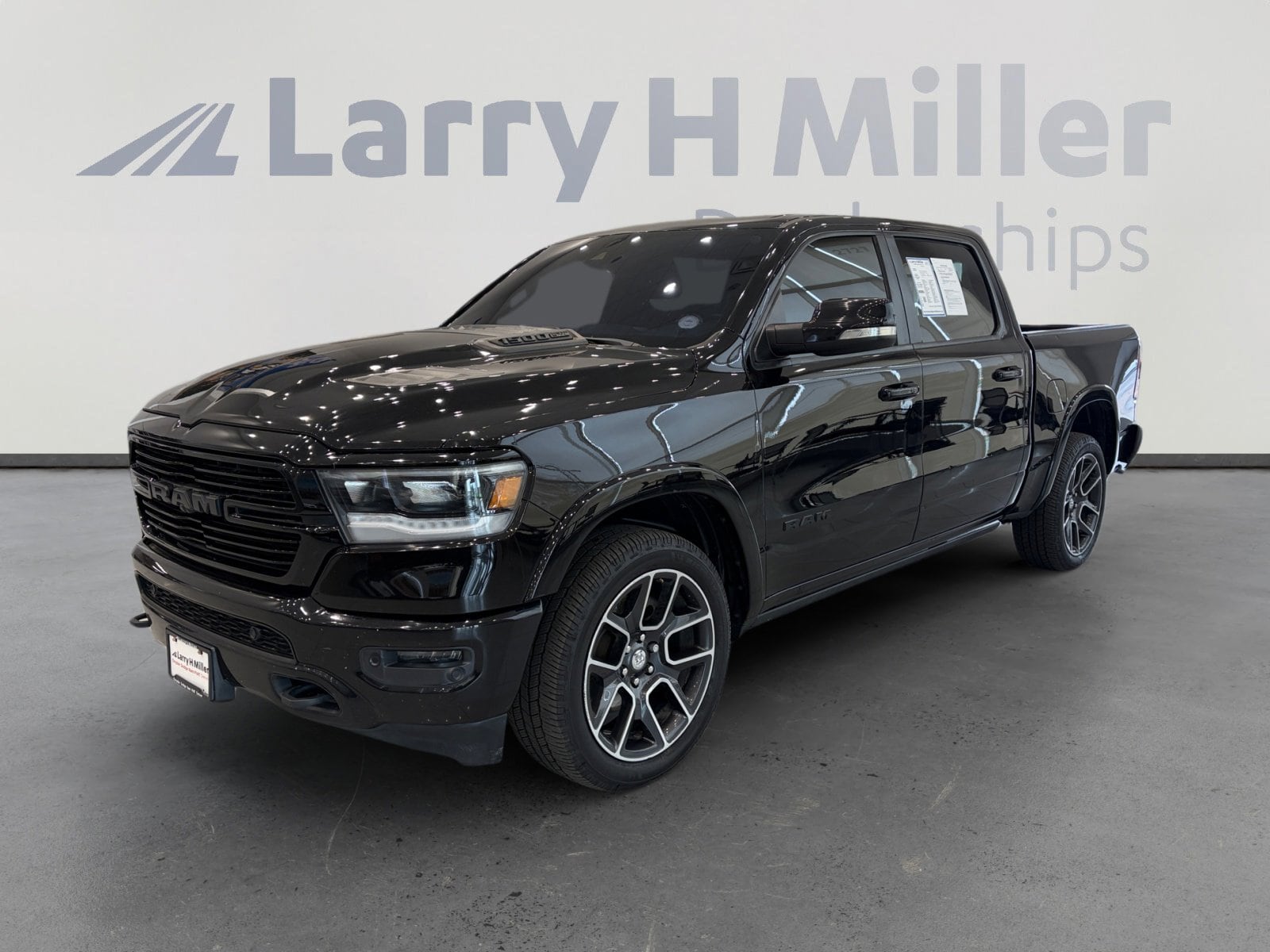 2019 RAM 1500 Laramie 4x4 Crew Cab 5'7's photo