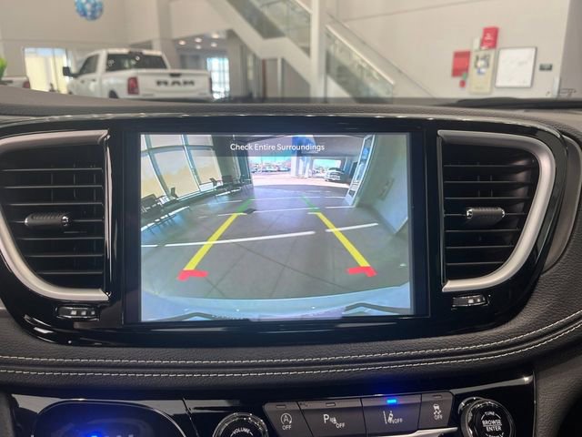 2025 Chrysler Pacifica Select - Photo 30