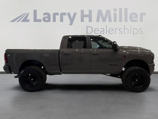 2026 RAM 3500 Laramie - Photo 6
