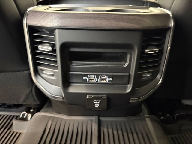 2026 RAM 3500 Laramie - Photo 30