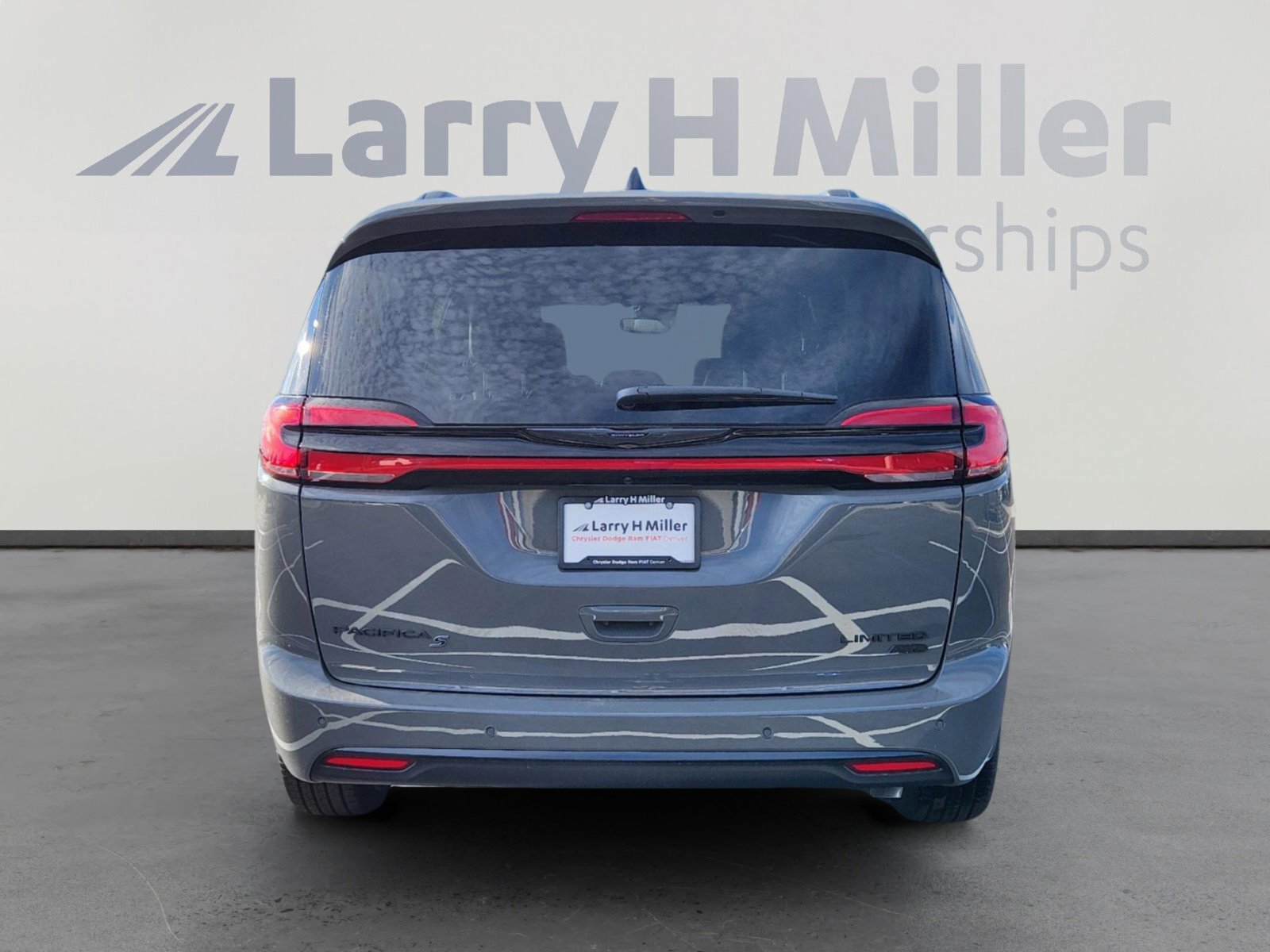2025 Chrysler Pacifica Limited photo 3