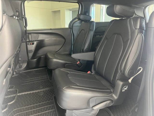 2025 Chrysler Pacifica Select - Photo 25