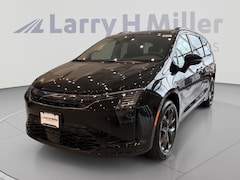 2027 Chrysler Pacifica LIMITED Passenger Van