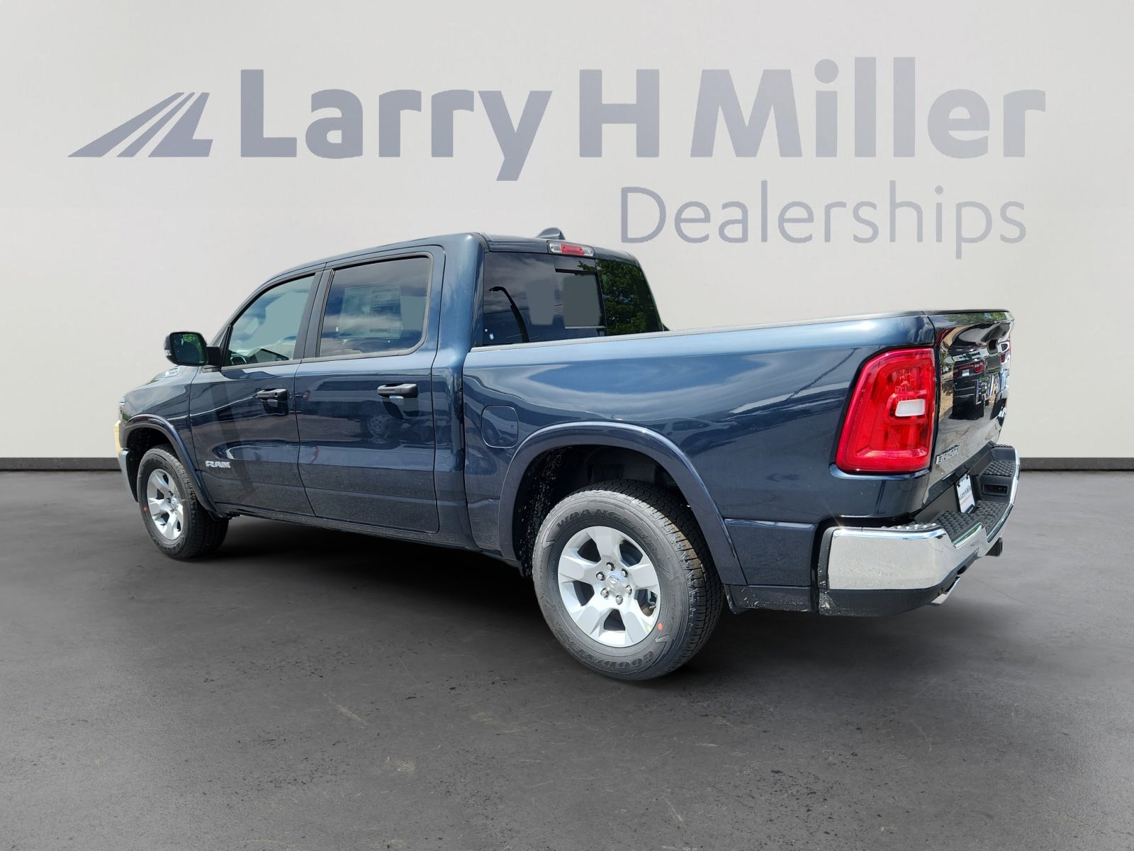 2025 Ram 1500 Big Horn photo 3