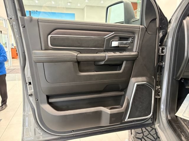 2026 RAM 3500 Laramie - Photo 16