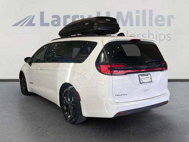 2025 Chrysler Pacifica Select - Photo 3