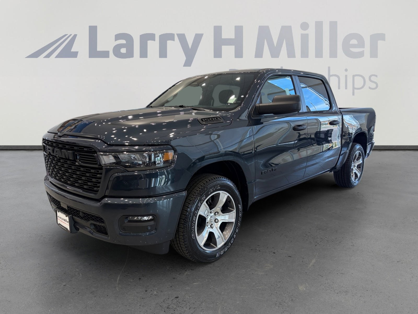 2026 RAM 1500 Express 4x4 Crew Cab 5'7's photo