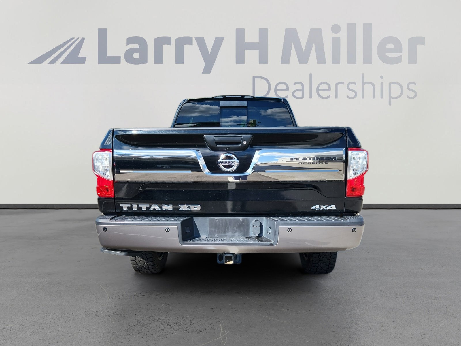 2017 Nissan Titan Platinum Reserve photo 4
