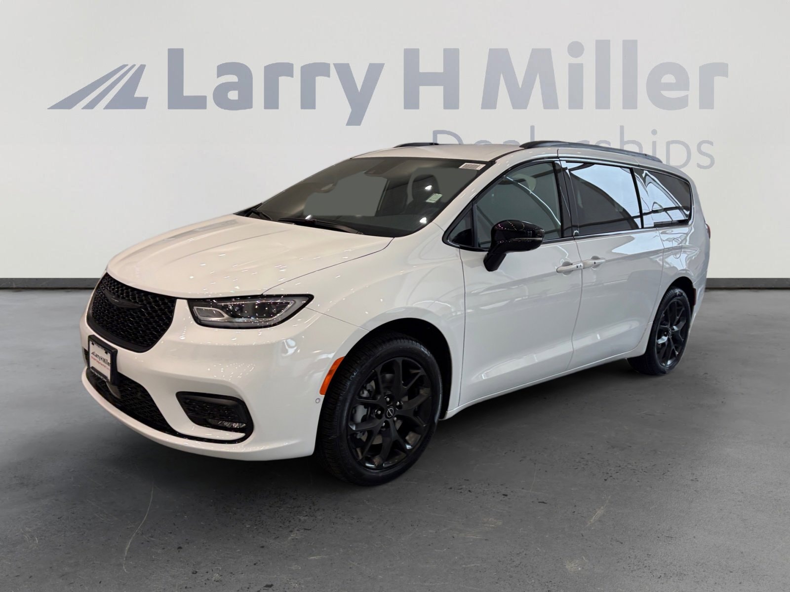 2026 Chrysler Pacifica Select AWD's photo