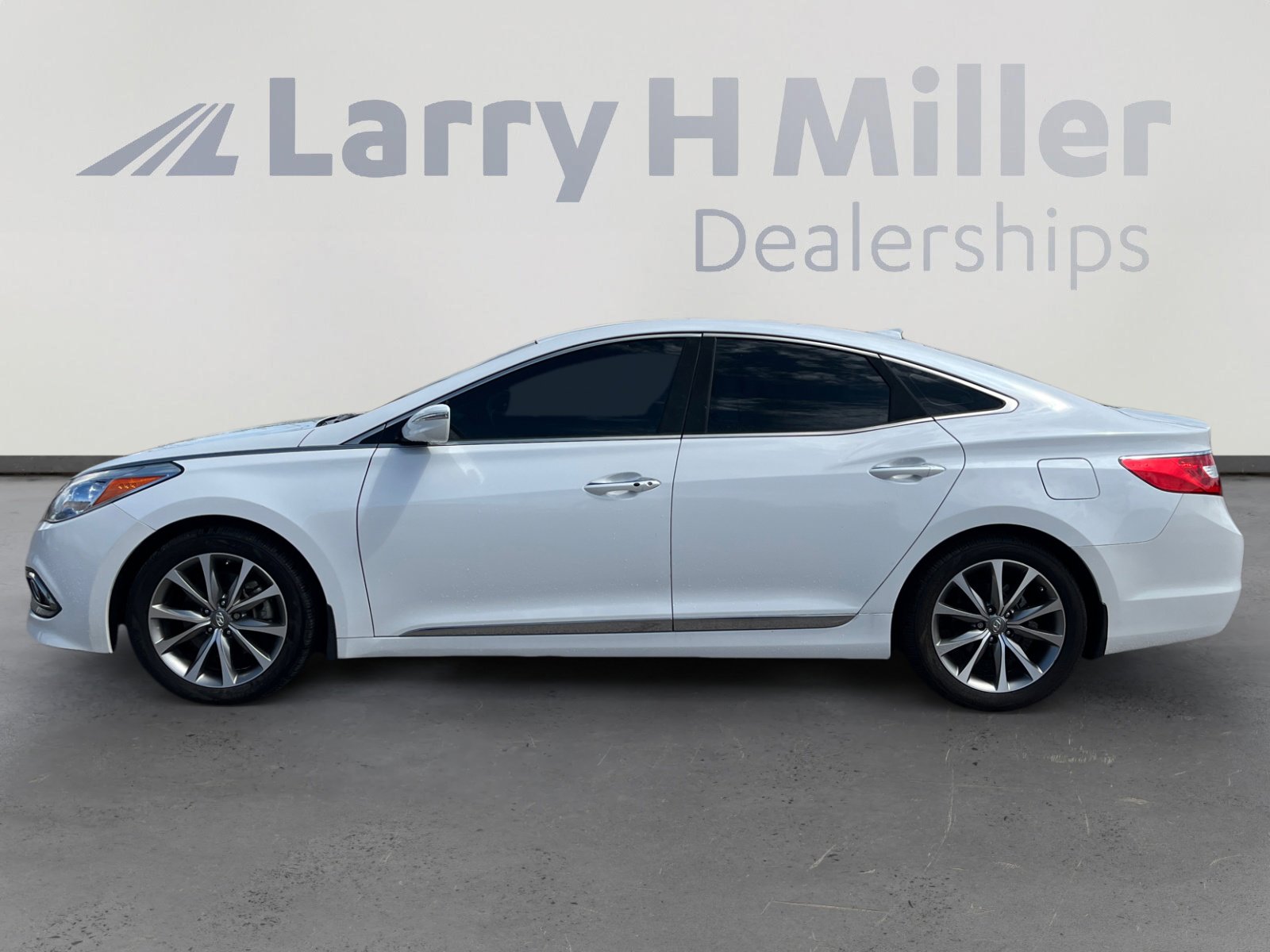 2017 Hyundai Azera Base photo 2