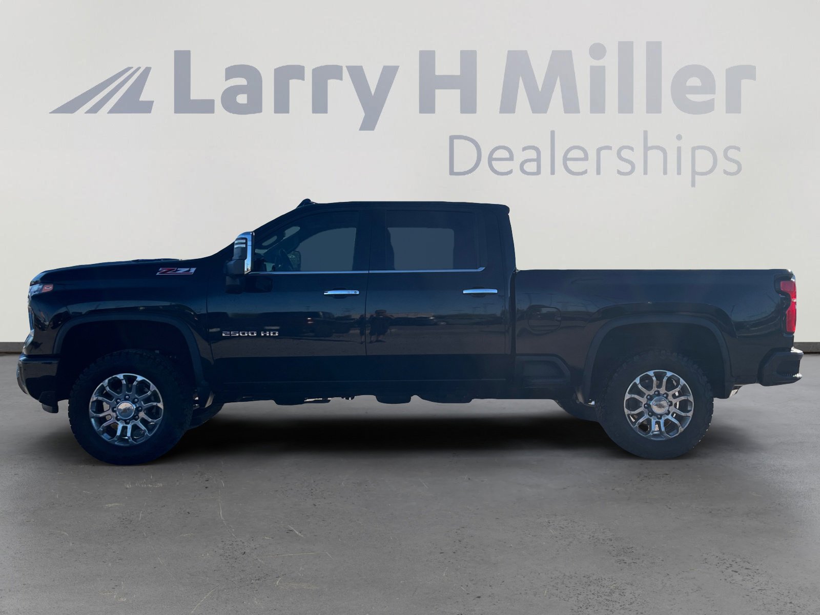 2024 Chevrolet Silverado 2500HD LTZ photo 2