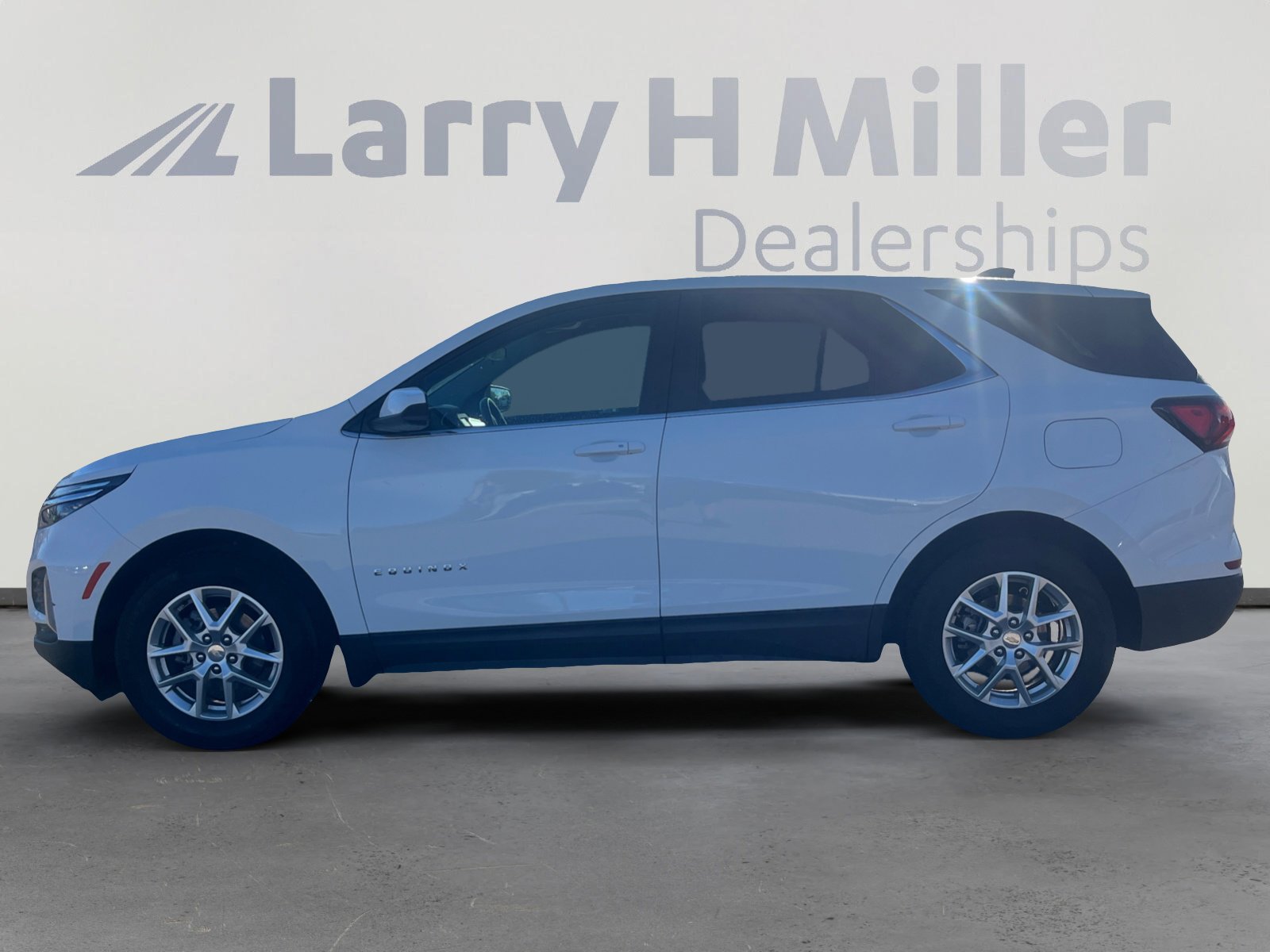 2024 Chevrolet Equinox photo 2