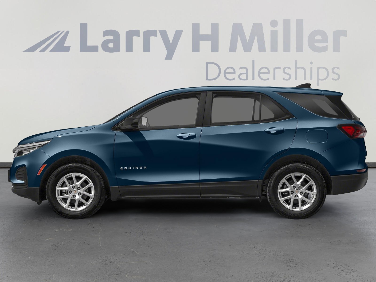 2023 Chevrolet Equinox LS photo 3